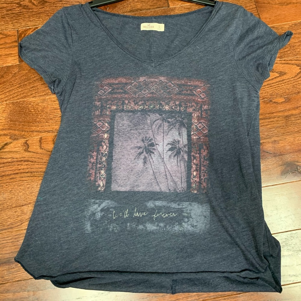 Graphic tee